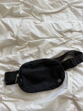 lululemon athletica black belt bag